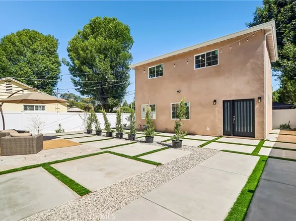 21233 Lopez St, Woodland Hills, CA 91364