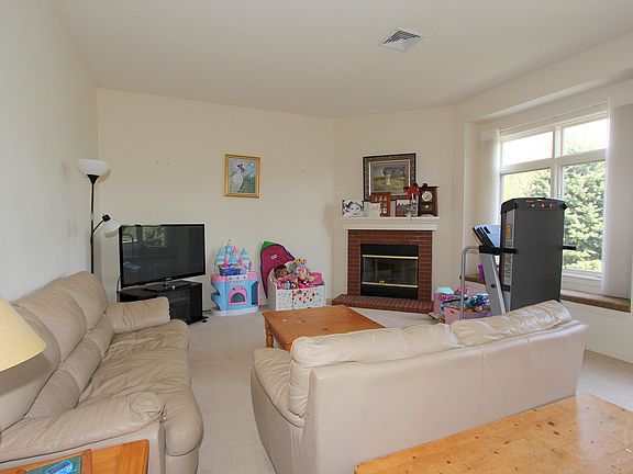 5th image of 860 Heritage Hls Unit A