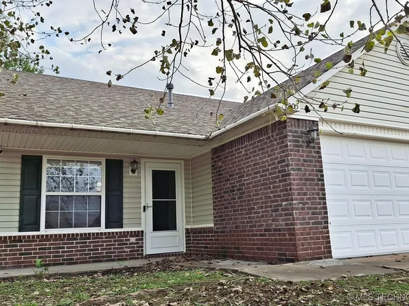 1005 W 23rd St, Claremore, OK 74017