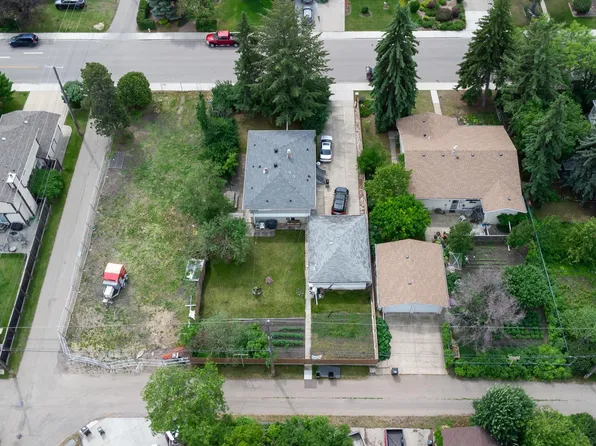 8316 73rd Ave NW, Edmonton, AB T6C 0E2