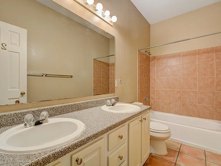 2405 Leon St #101-203 — Photo 40