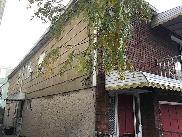 2nd image of 153 Beacon Ave