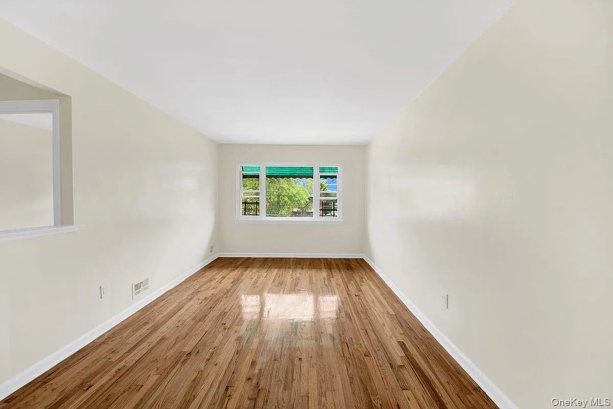 3 bed, 1.0 bath, 2695 sqft, $3,400 — Photo 4
