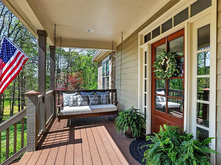 1625 River Bluffs Dr — Photo 2