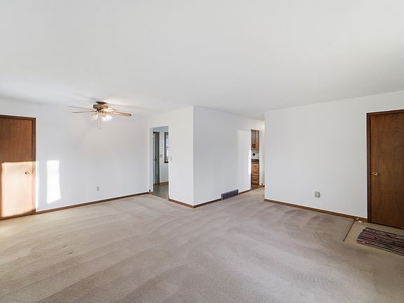 5th image of 809 N York St