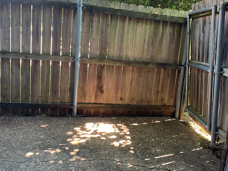 1370 N Oakland Ave — Photo 17
