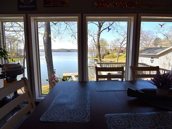 4th image of 555 Randy Dr