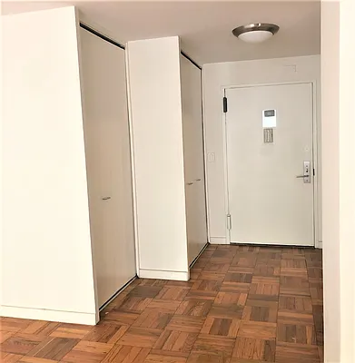 Rented by Manhattan Realty Group | media 14