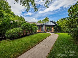 3 Acorn Rd, Asheville, NC 28804
