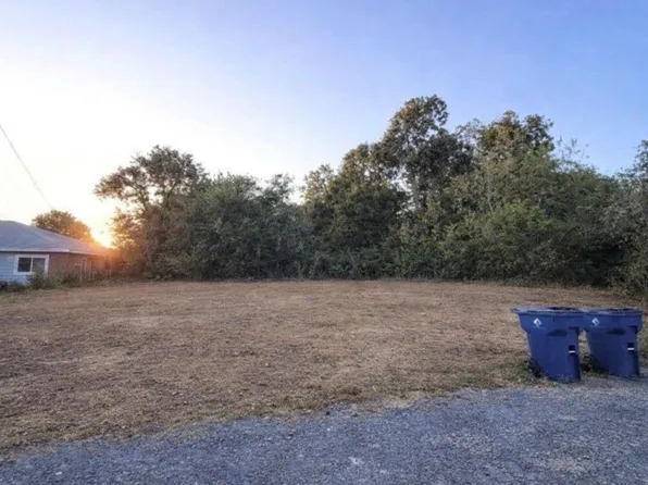 119 Thelma Ln, Texas City, TX 77591