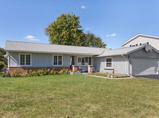 128 Tottenham Ln, Elk Grove Village, IL 60007