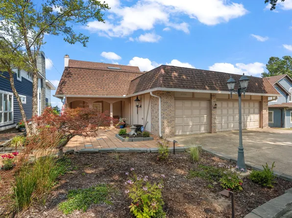 2006 Lake Shore Dr, Long Beach, IN 46360