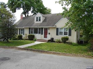 1 Colonial Dr, Midland Park, NJ 07432