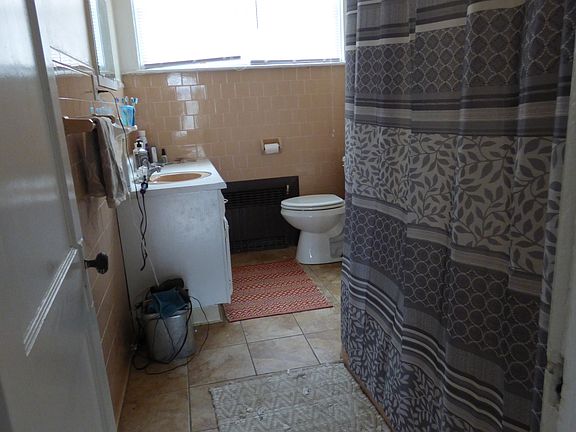 3rd image of 81 Shaw Ave
