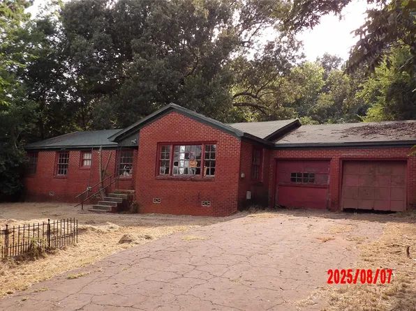 501 N Willis St, Daingerfield, TX 75638