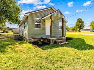 224 W Springfield St, Aurora, MO 65605