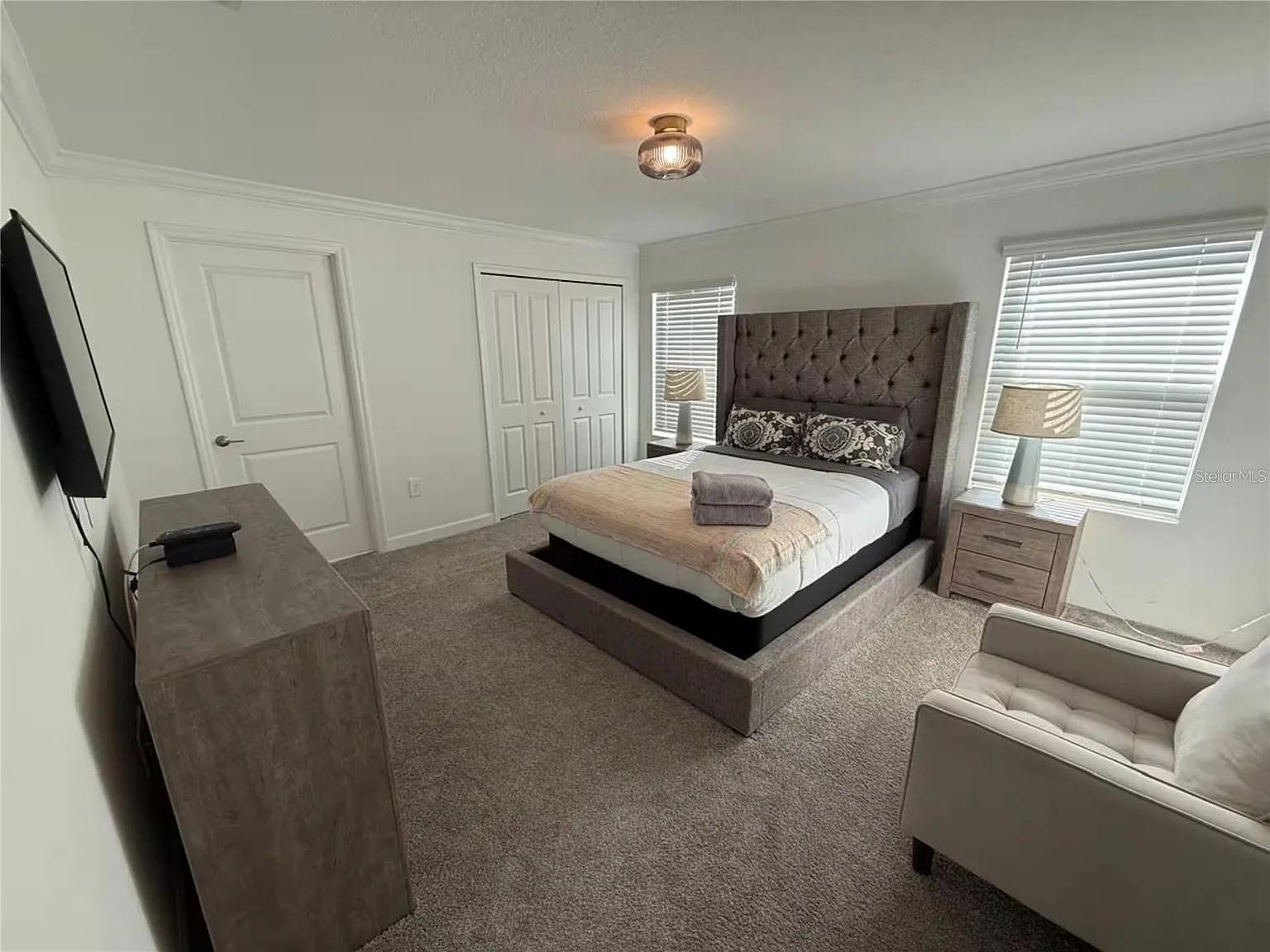 4 bed, 3.0 bath, 1902 sqft, $3,200 — Photo 2