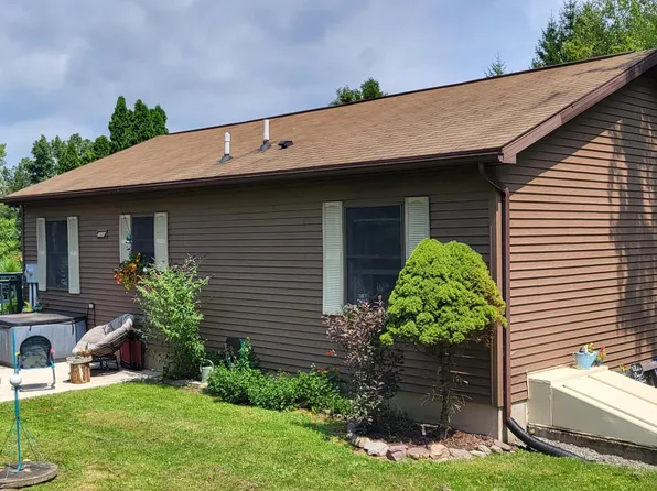 9 Back Acres Ln, Tunkhannock, PA 18657
