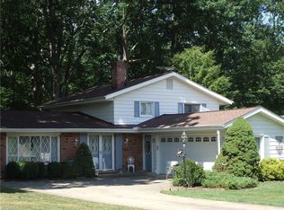 9815 Whitewood Rd, Brecksville, OH 44141
