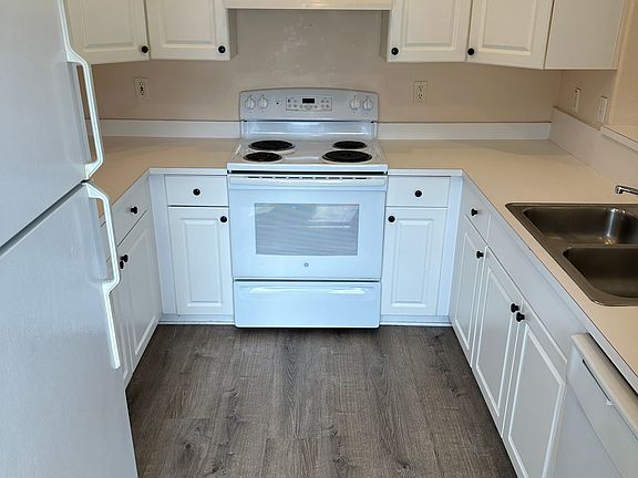 4th image of 26747 Little John Ct APT 10