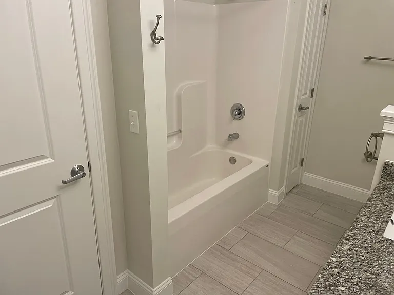 Essex Station Apartments — Photo 10