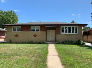 907 N Sumner St, Addison, IL 60101