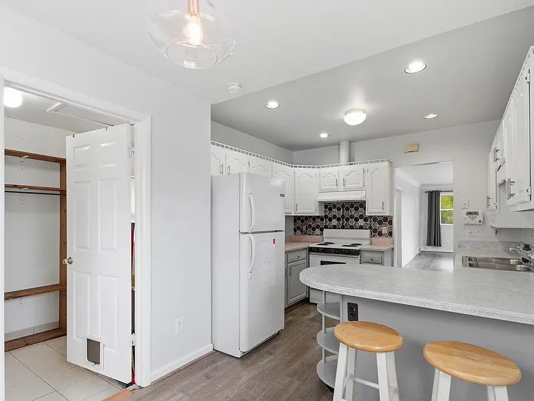 27033 Brush St — Photo 8
