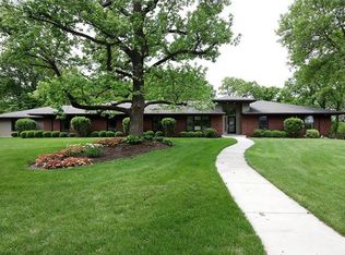 566 High Meadow Rd, Saint Louis, MO 63131