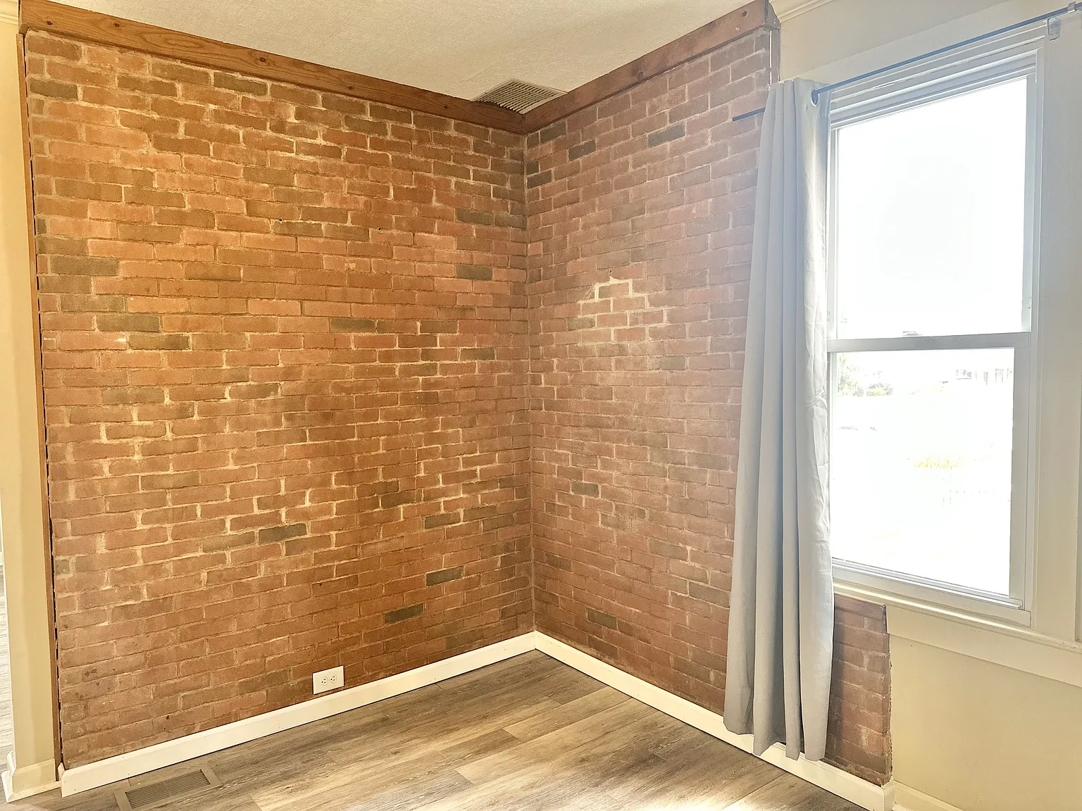 3 bed, 1.5 bath, 1460 sqft, $1,895 — Photo 3