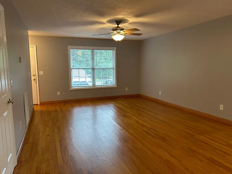 303 Walnut St — Photo 5