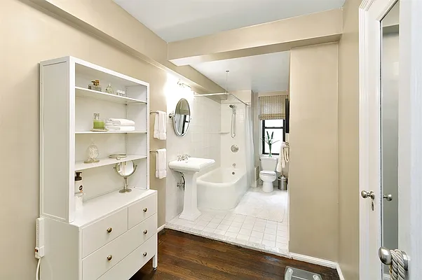 Sold by Corcoran | media 14