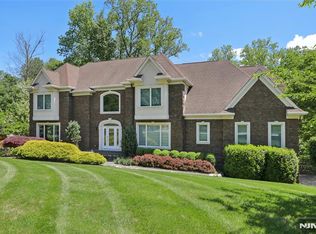 37 Great Hall Rd, Mahwah, NJ 07430