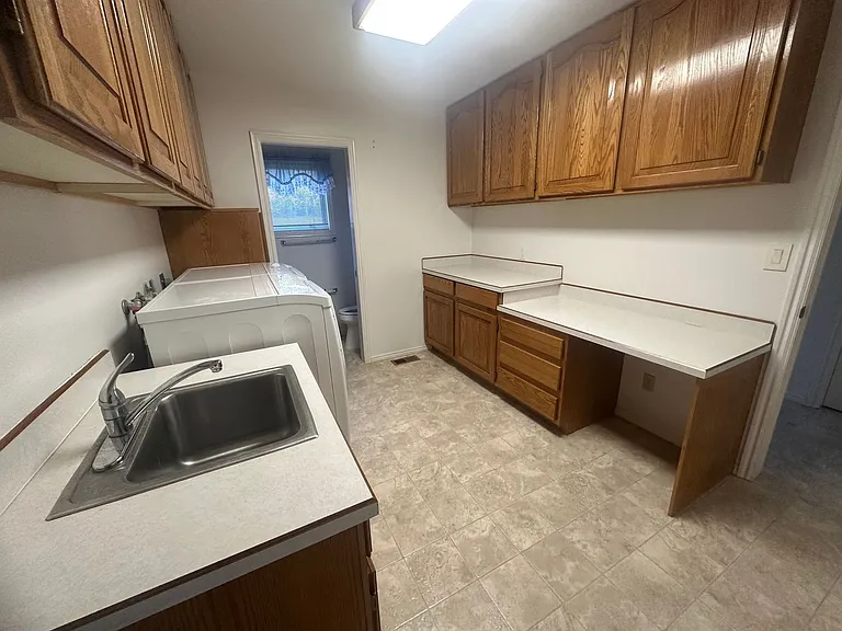2268 S 2350 E — Photo 11
