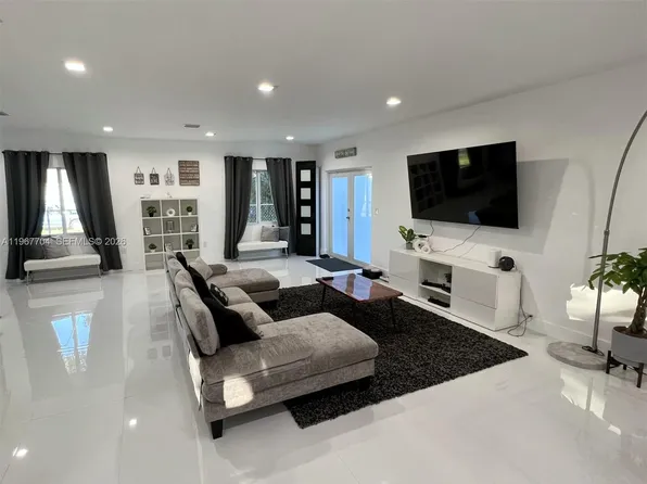 1453 NW 70th St, Miami, FL 33147