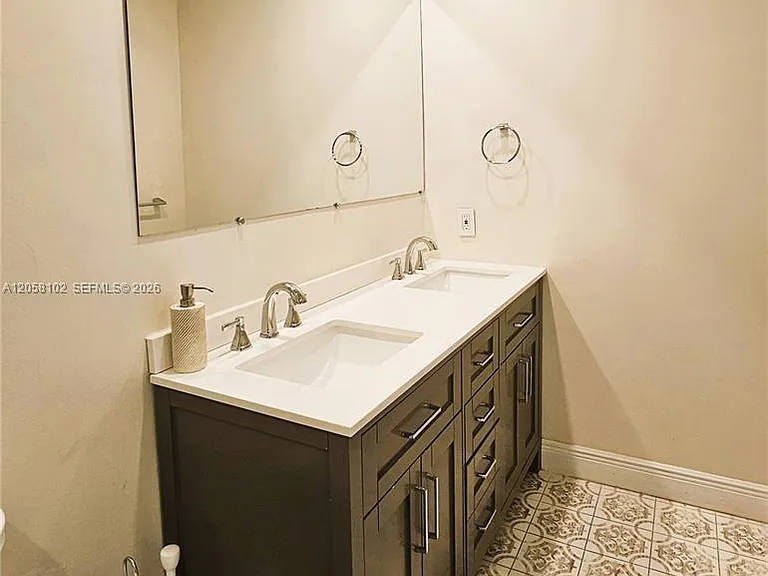 6550 SW 28th St — Photo 10
