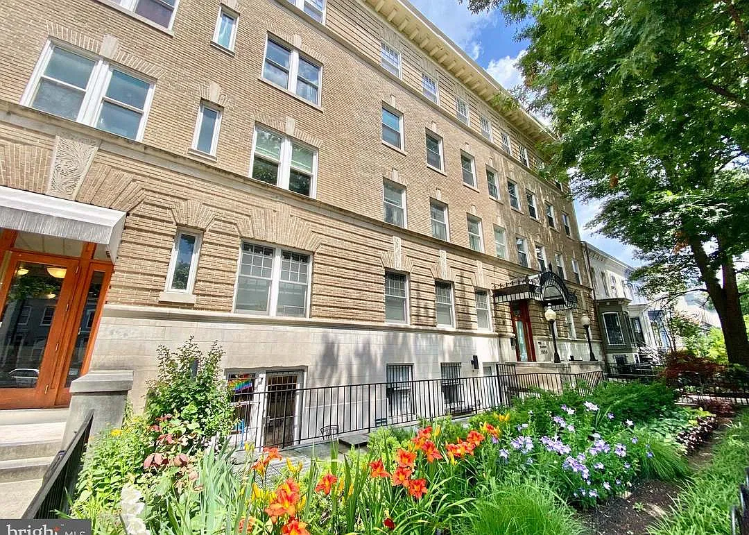 2 bed, 912 sqft, $3,900 — Photo 3