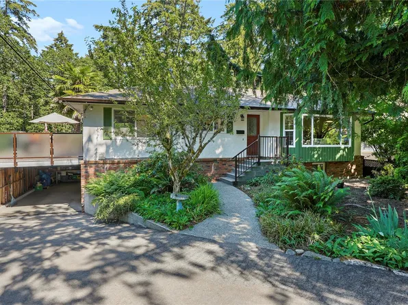 4921 Townsend Dr, Saanich, BC V8Z 5P2