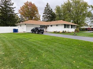 75 Fenwick Rd, Williamsville, NY 14221