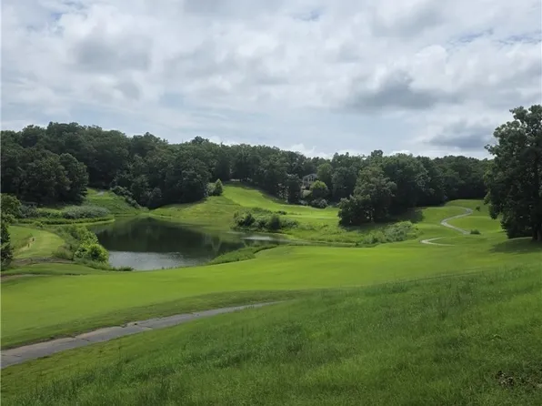 82 Highline Dr, Lake Ozark, MO 65049