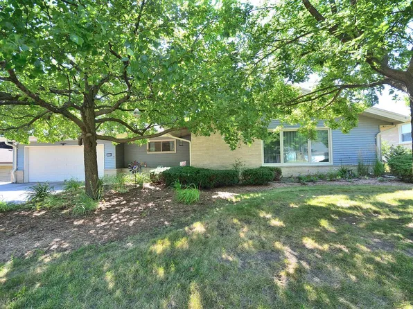 12555 West Wilbur DRIVE, New Berlin, WI 53151