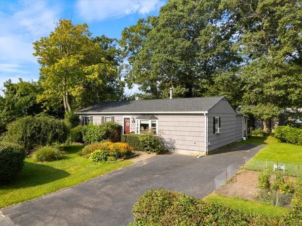 22 Nantucket Drive, Groton, CT 06355