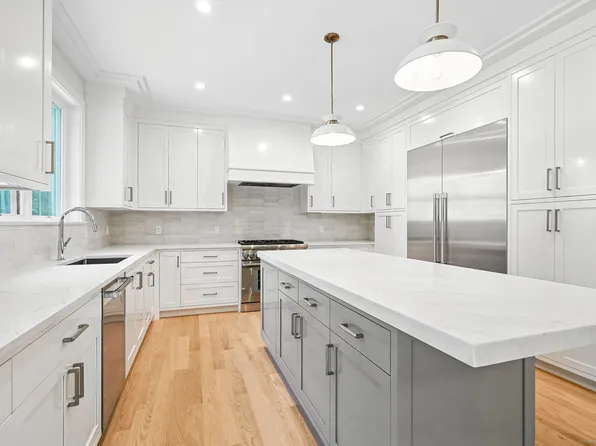 28 Pin Oak Court, Westport, CT 06880