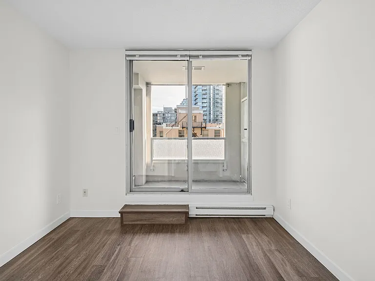 828 Howe St — Photo 15