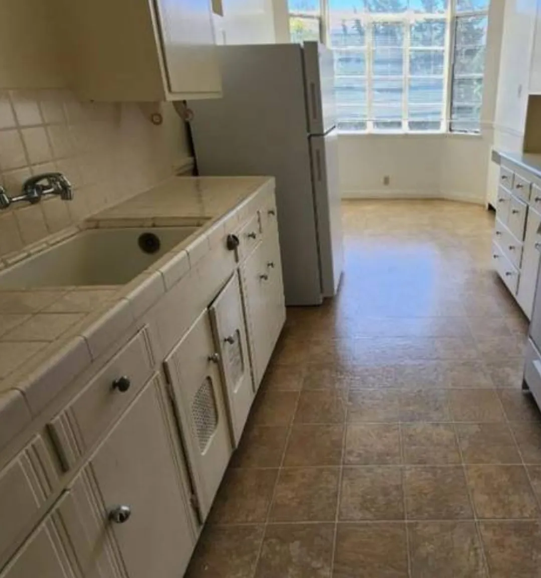 1 bed, 1000 sqft, $2,550 — Photo 2