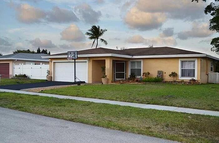 1st image of 8208 NW 75th Ave