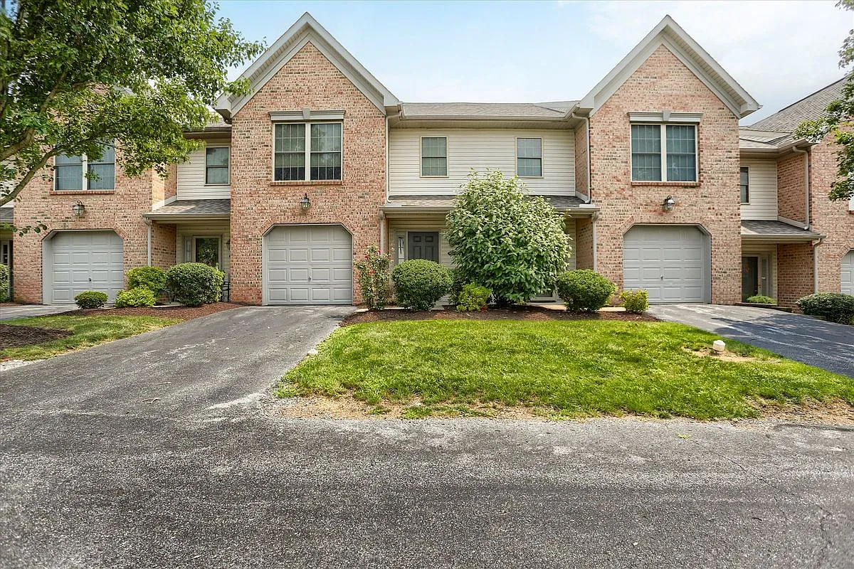3 bed, 2.5 bath, 1604 sqft, $1,925 — Photo 1