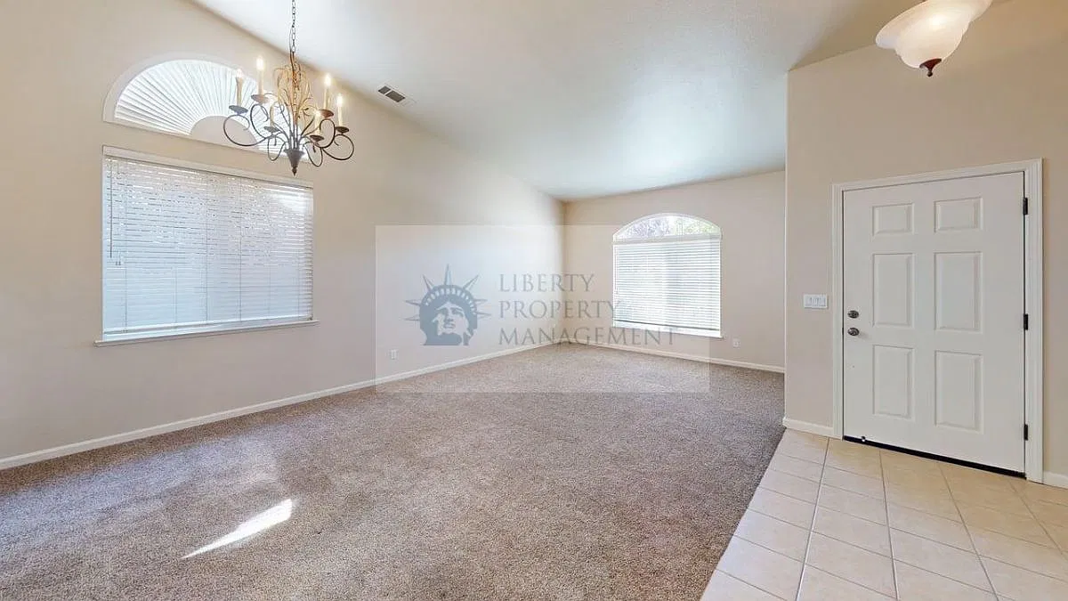 3 bed, 2238 sqft, $3,195 — Photo 2