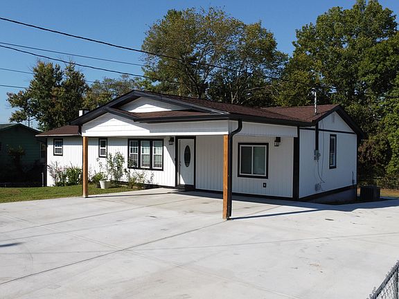4th image of 621 Hilltop Dr