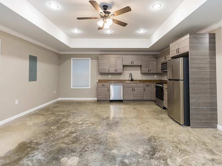 410 E Allen Ave — Photo 27