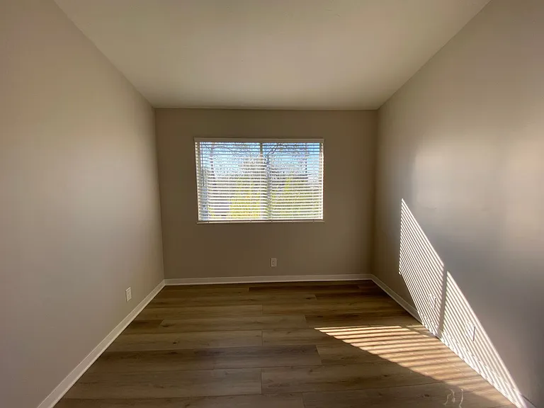 2251 Buena Vista Ave — Photo 17